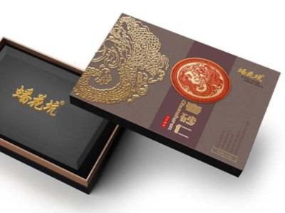 禮盒廠家搭配這樣的內托，保健品包裝盒真上檔次